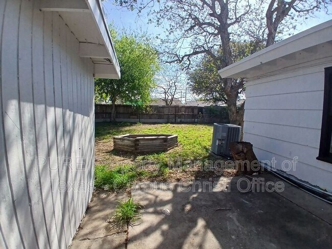 Building Photo - 1506 Crosby St