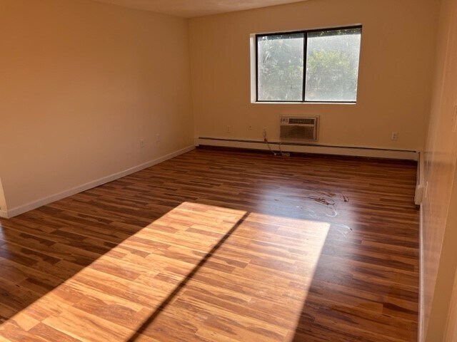 Building Photo - 9-15 Doble St