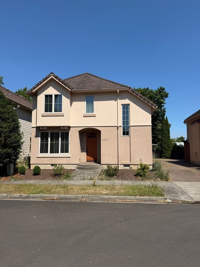 Building Photo - Great Sized Home!