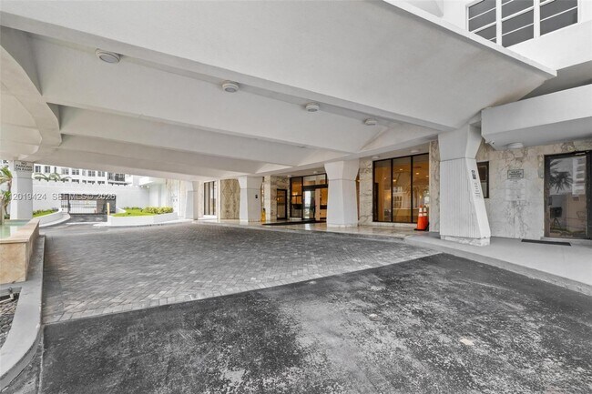 Building Photo - 5700 Collins Ave