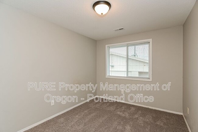 Building Photo - 16106 SE Caruthers St