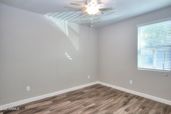 Building Photo - 2245 N Dayton St