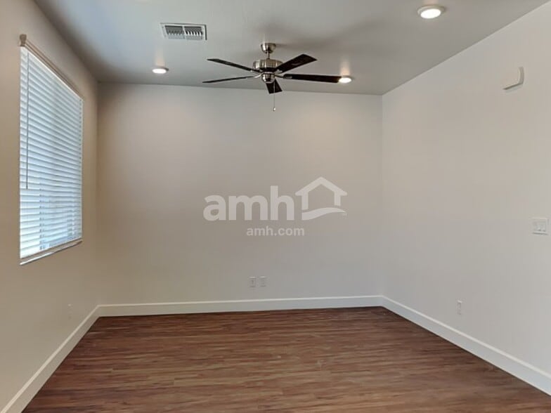 Building Photo - 17110 W Lawrence Ln