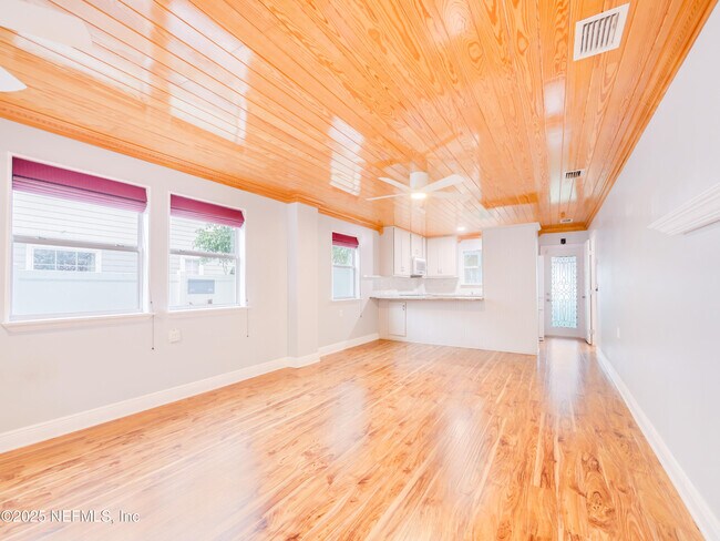 Building Photo - 6472 Putnam St