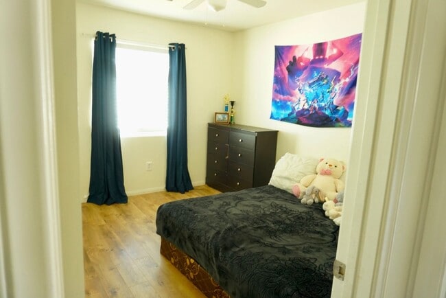 Building Photo - Large 4 Bedroom 2 bath Home in Chocolate Drop Neighborhood