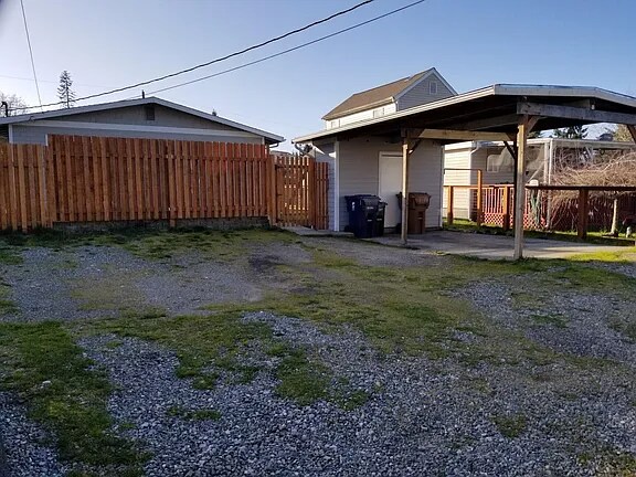 Building Photo - 4943 N Frace Ave