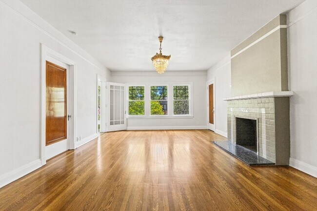 Building Photo - 2 Bed/2 Bath Duplex in Monte Vista Subdivi...