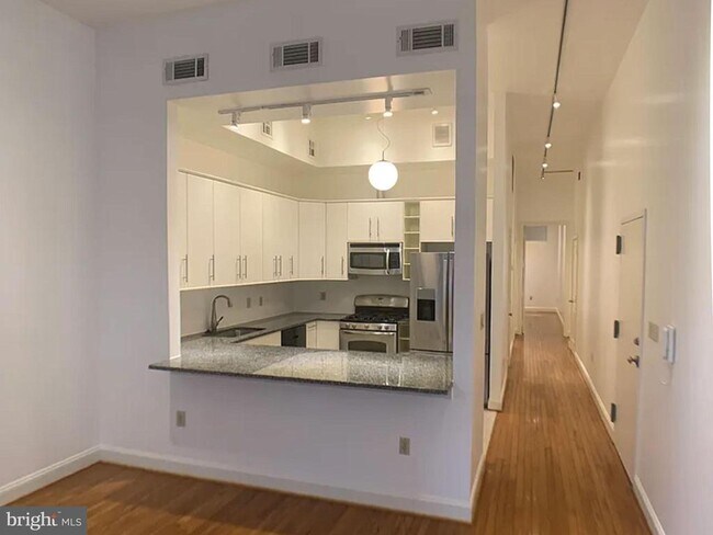 Building Photo - 261 N 3rd St