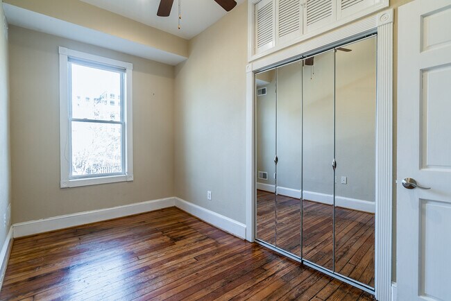 Building Photo - 807 G St NE