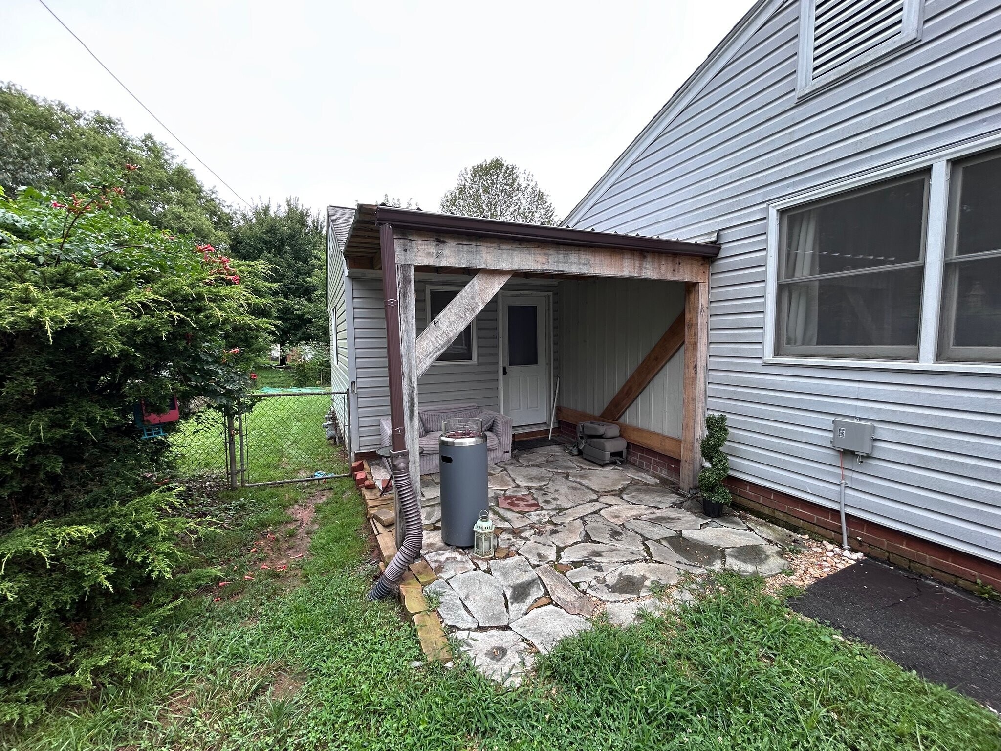Building Photo - 113 Castlerock Dr