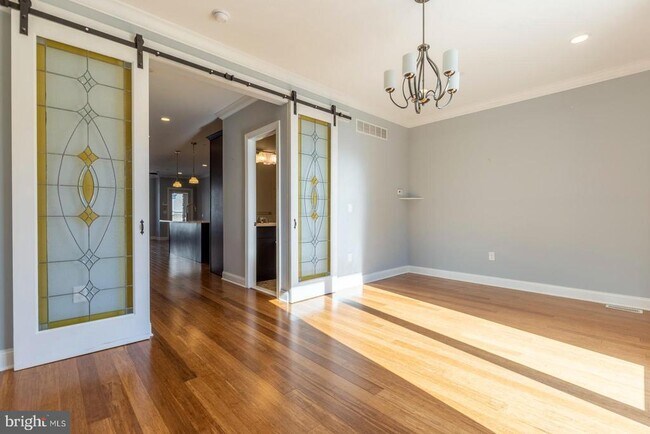 Building Photo - 153 Levering St