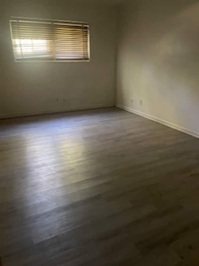 Building Photo - 623 Clifton Dr