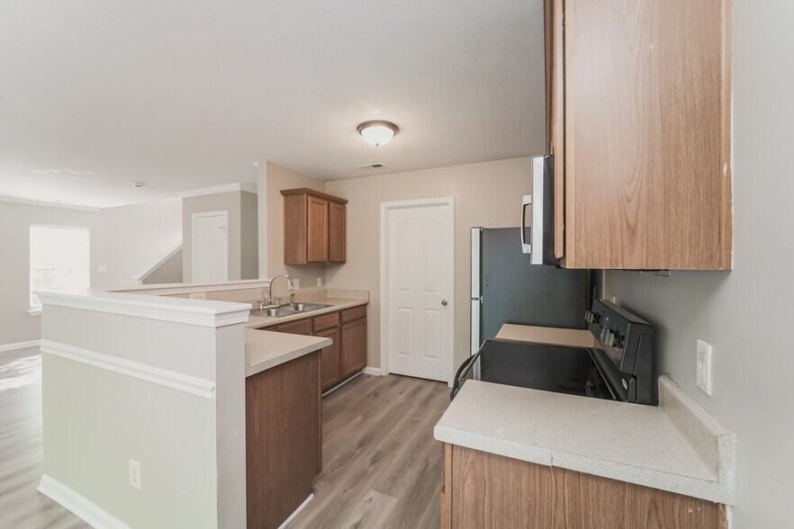 Building Photo - 3910 Hunter Hill Ln