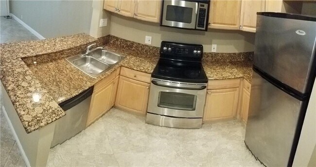 Building Photo - 10926 Royal Palm Blvd