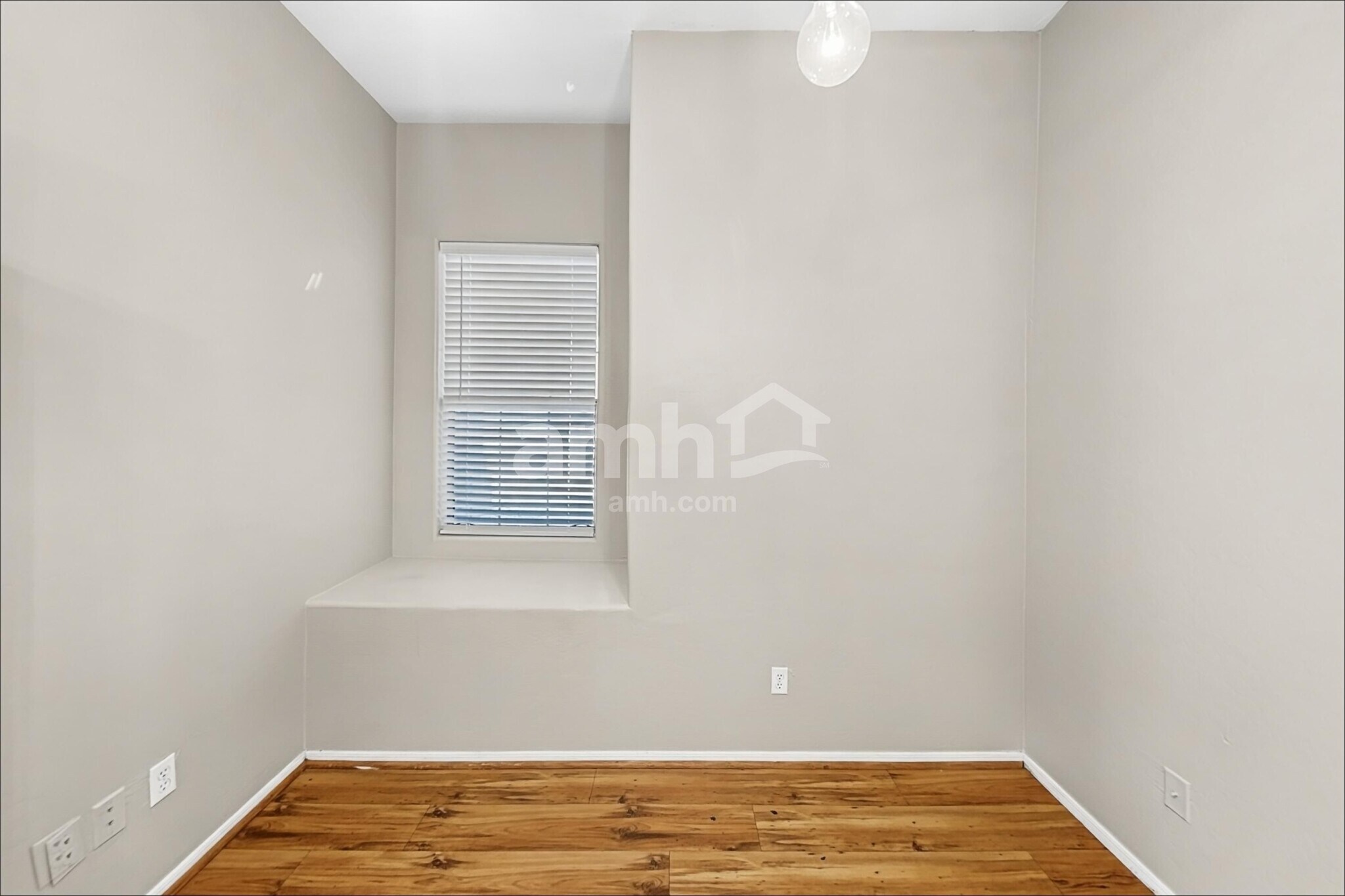 Building Photo - 12717 W Earll Dr