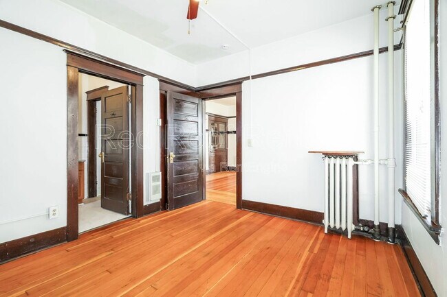 Building Photo - 1319 S 6th Ave