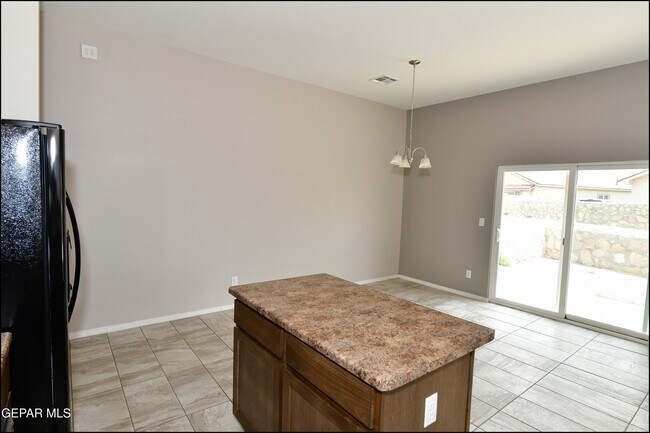Building Photo - 808 HC Gilbert Minjares Dr