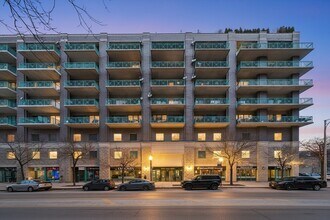 Building Photo - 910 W Madison St