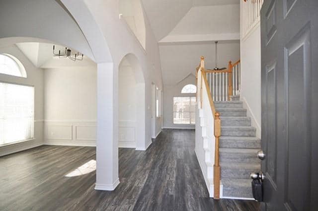 Building Photo - 521 Mustang Ridge Dr