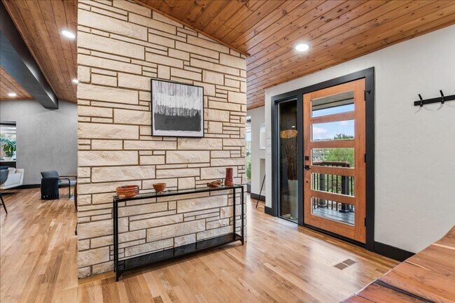 Building Photo - Fully Furnished Luxury Executive Rental