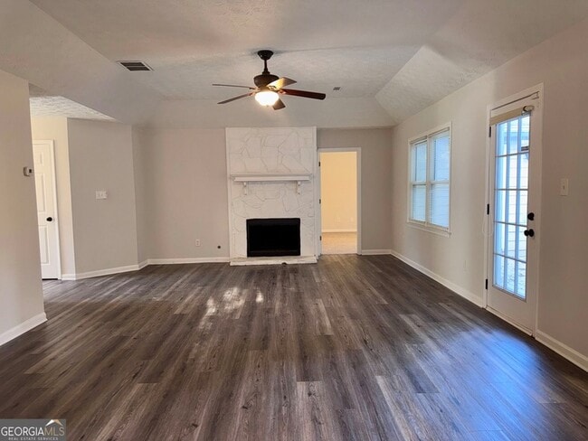 Building Photo - 1052 Terance Ave