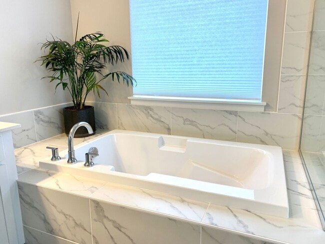 Building Photo - Beautiful New 2-Story Poulsbo Home