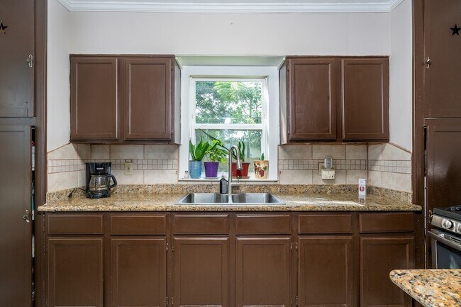 Building Photo - 9835 Willow Creek Commerce Dr