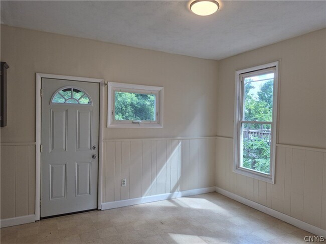 Building Photo - 406 Laforte Ave
