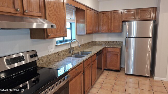 Building Photo - 10579 Castlebrook Dr