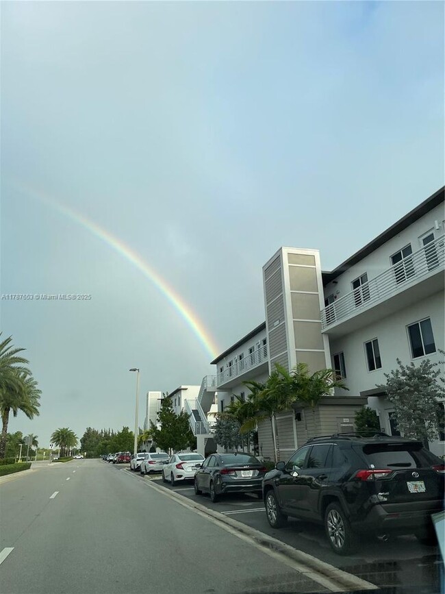 Building Photo - 10250-10266 302