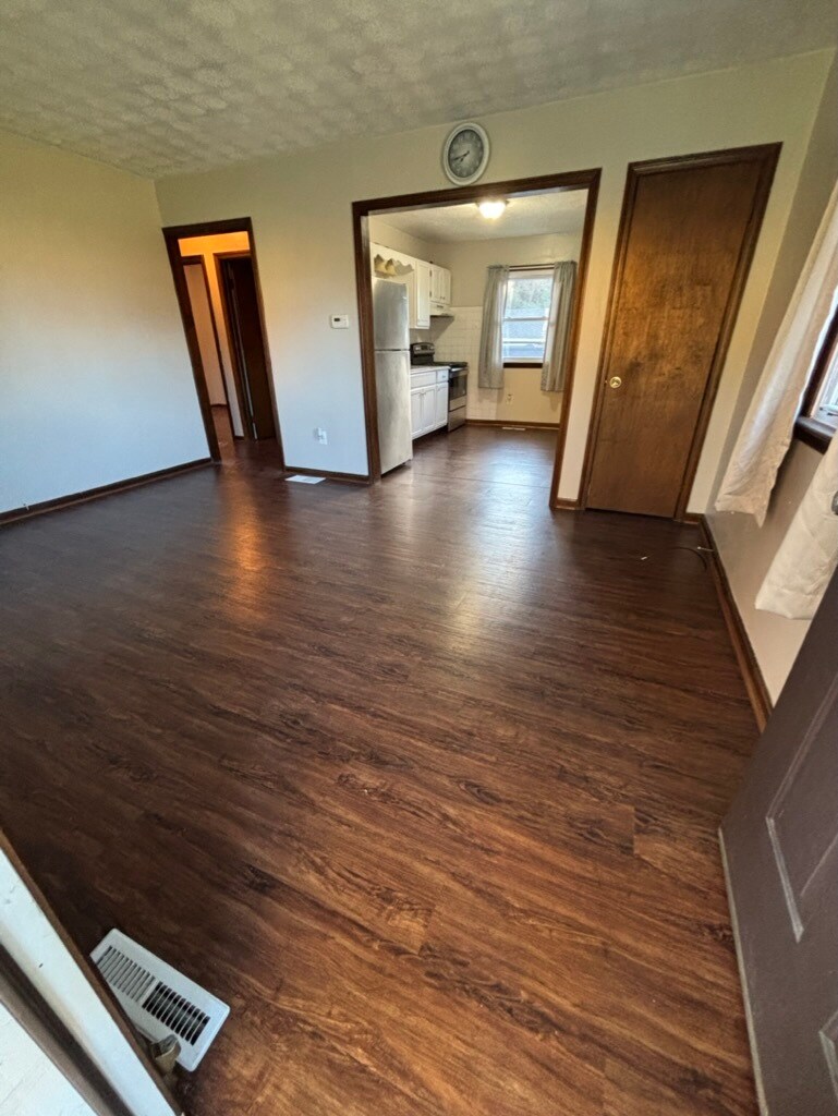 Living Room - 13096 Beaver Creek Rd