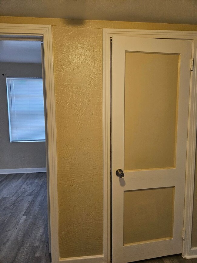 Building Photo - 2 bedroom 1 bath apartment beach side