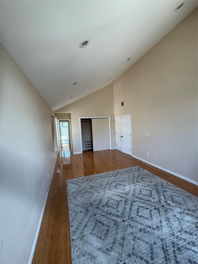 Building Photo - 2641 Montauk Ave