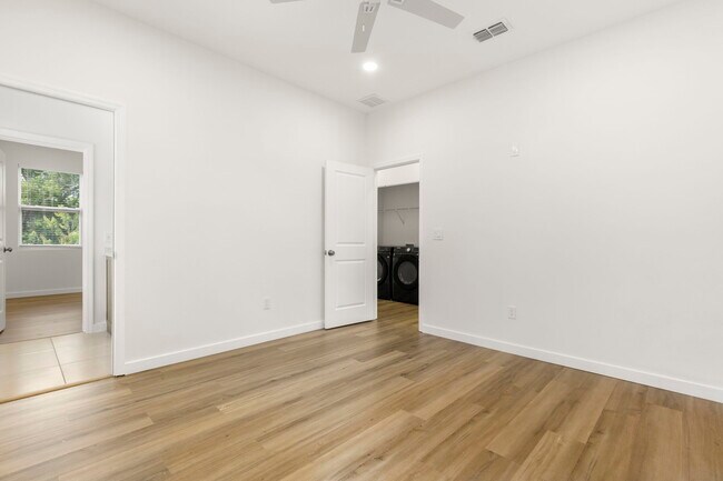Building Photo - 210 E Columbus Dr