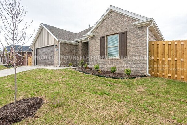Building Photo - 205 Amber Ln