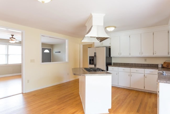 Building Photo - 30 Carson Dr