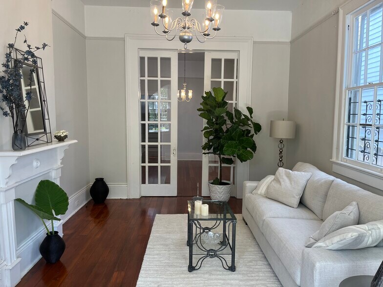 Building Photo - 400 Millaudon St