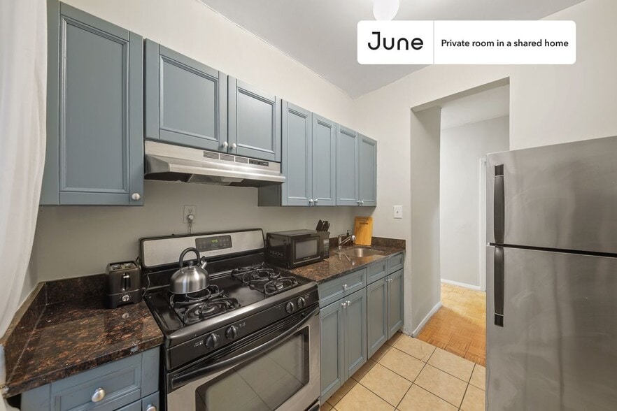 Building Photo - Room in Shared 3 bed/1 bath home in Hamilton Heights