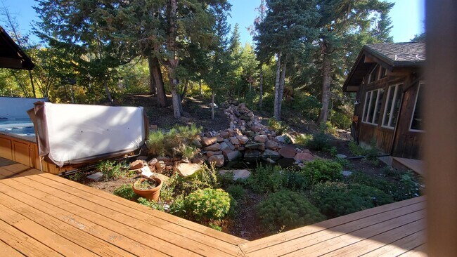 Building Photo - 7104 Canyon Dr
