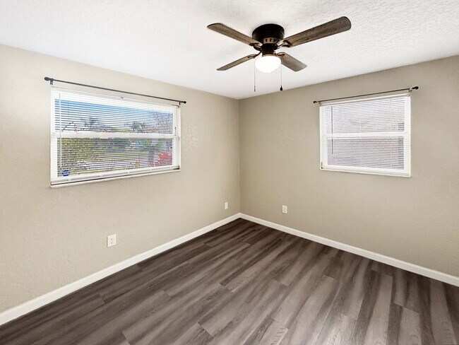 Building Photo - 122 Drew Ave