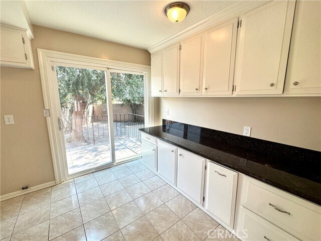 Building Photo - 2319 La Sierra Way