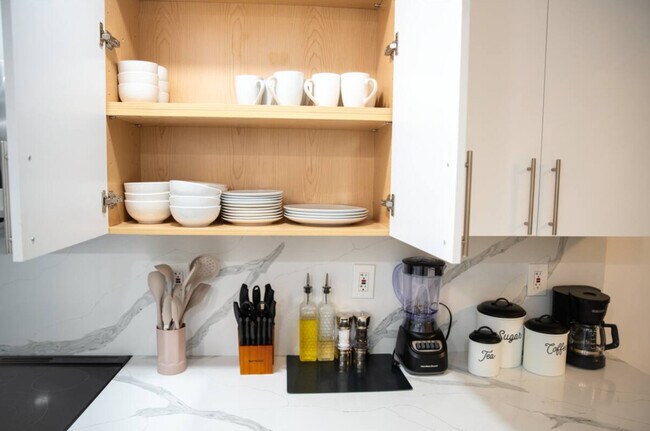 Building Photo - 651 NW 42nd Ave