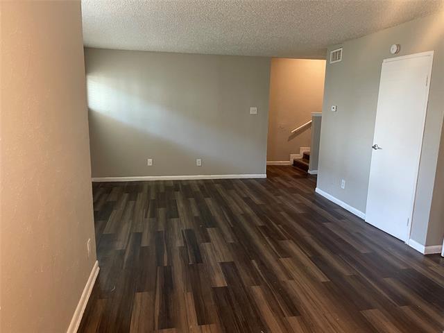 Building Photo - 3300 Edgewood Dr