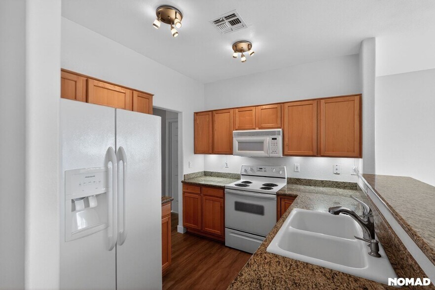 Building Photo - 16616 E Gunsight Dr