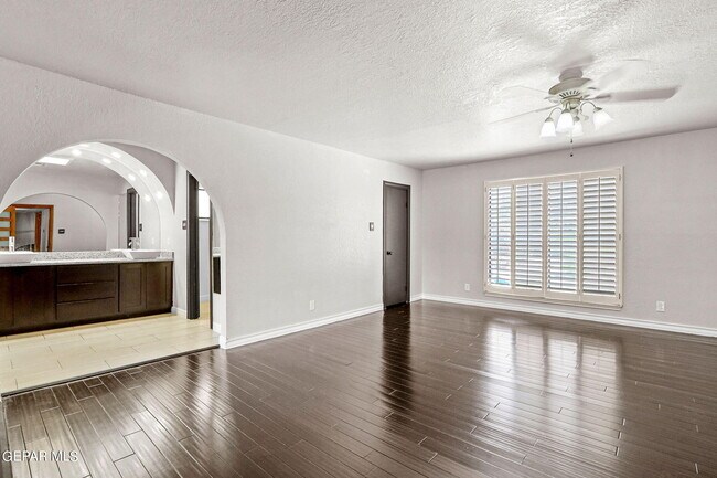 Building Photo - 5109 Memory Dr