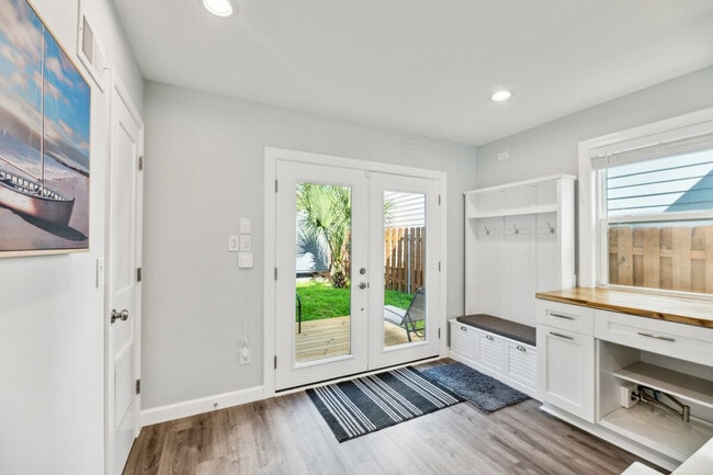 Building Photo - 111 Hanover St