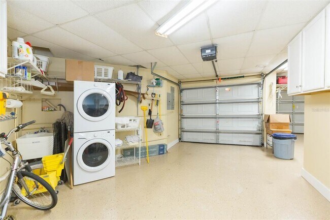Building Photo - 2020 W Dekle Ave