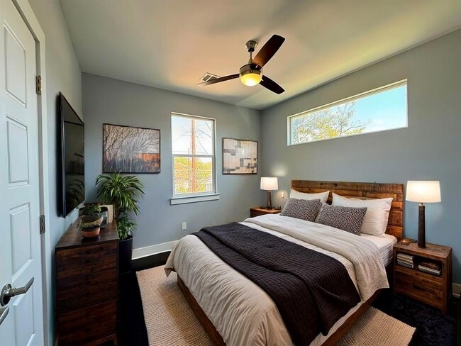 Building Photo - 6201 Felix Ave