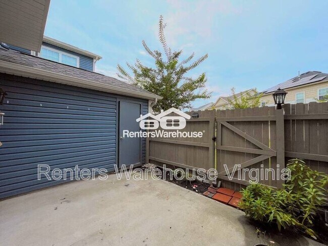 Building Photo - 1713 Dresdon Ln