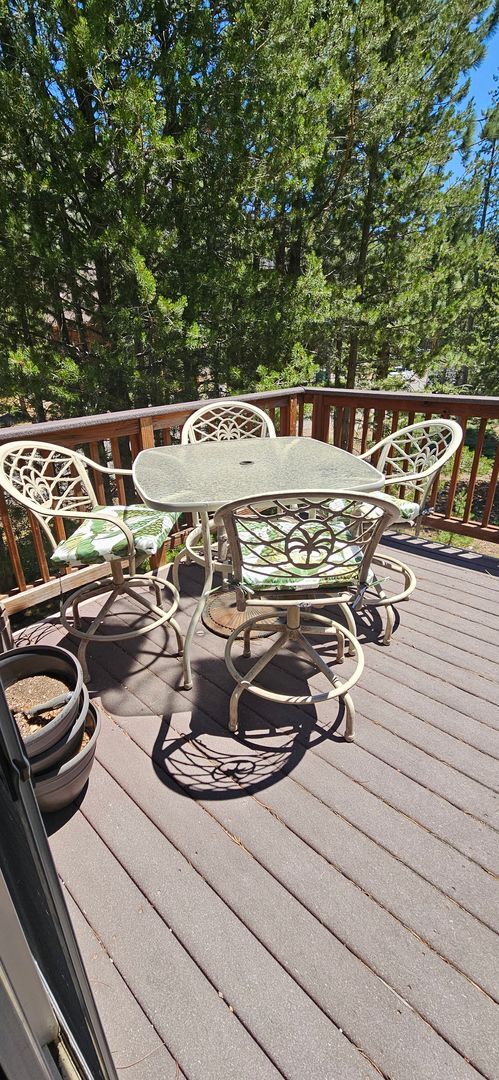 Building Photo - Large furnished mountain home walking distance to the river --- Available October 1